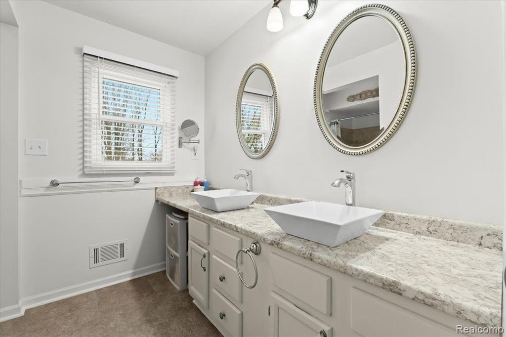 80 GROVELAND Drive, Howell, MI 48843 — Photo 18
