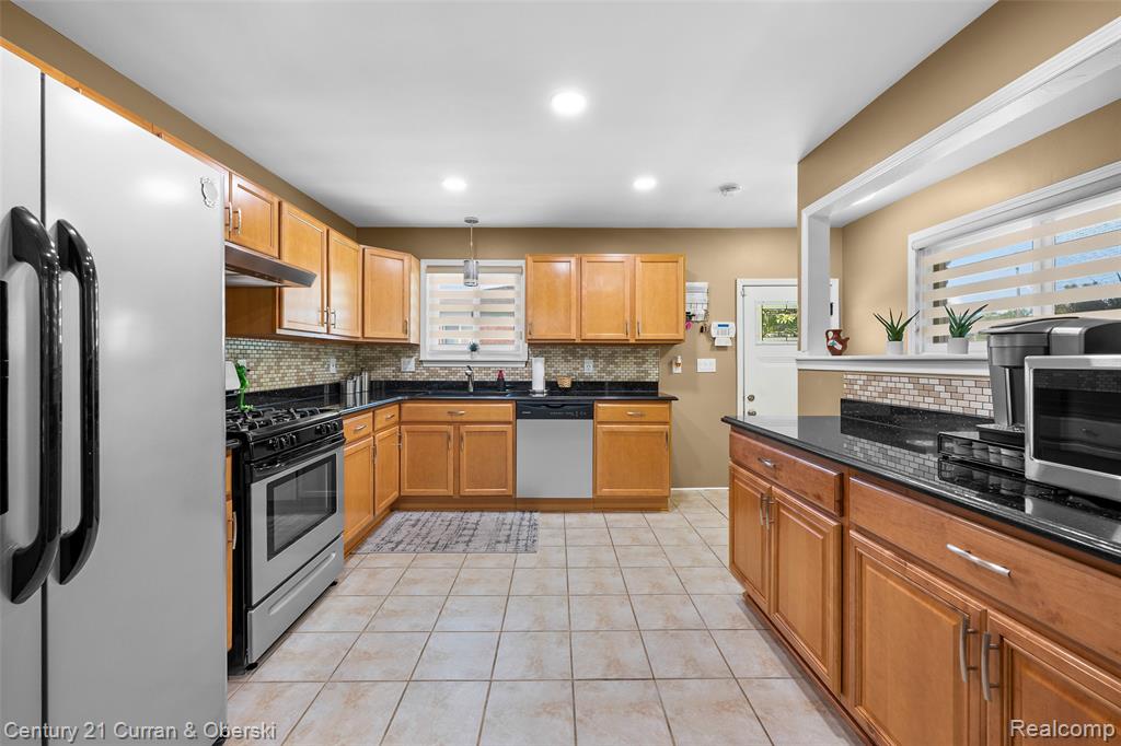 26331 Hass Street, Dearborn Heights, MI 48127 — Photo 7