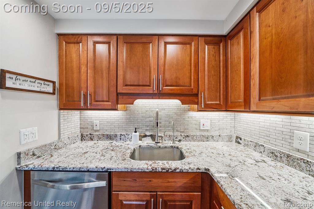 41377 Leidel Court, Northville, MI 48167 — Photo 16
