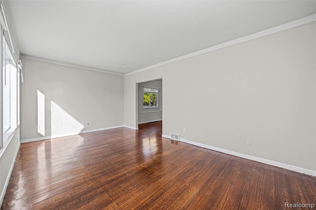 18680 Westphalia, Detroit, MI 48205 — Photo 4