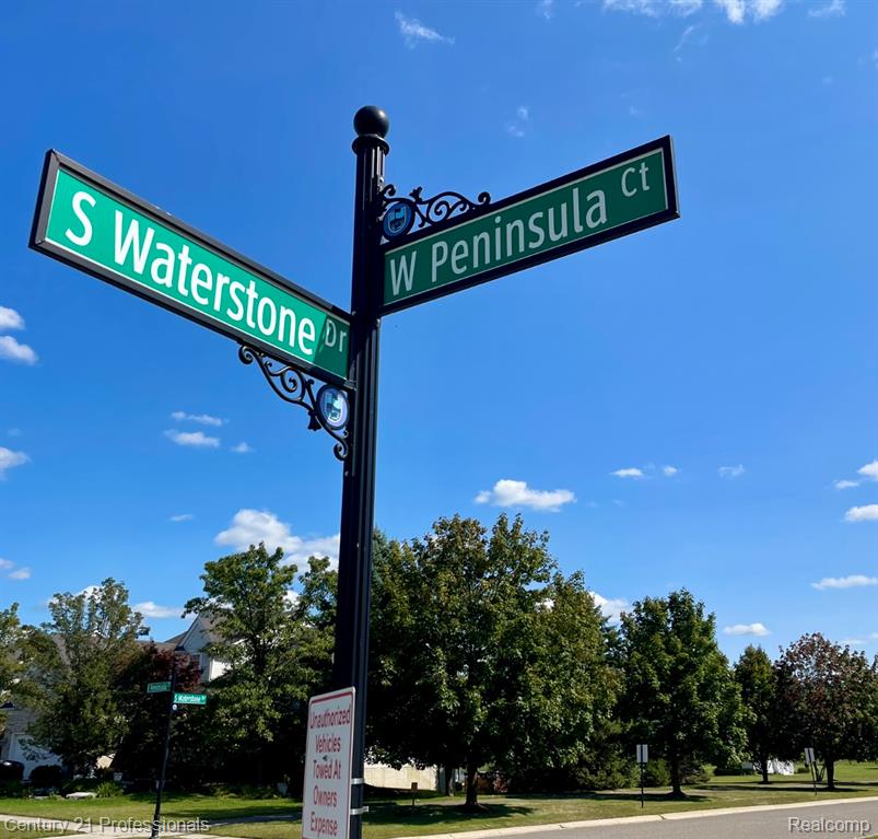 778 W Peninsula Court, Oxford, MI, 48371