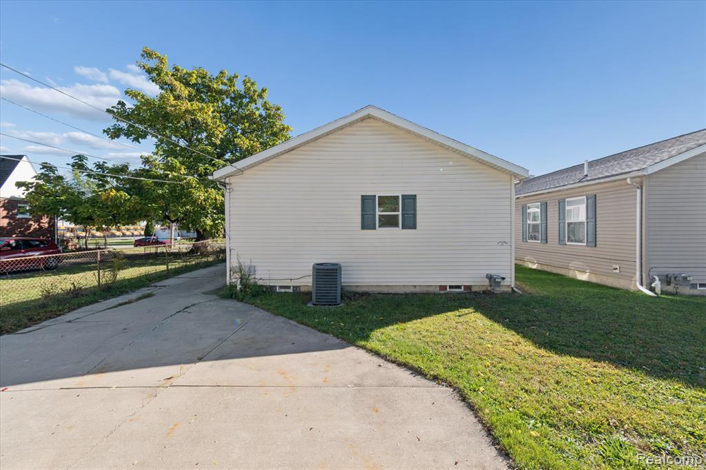 4004 Howe Road, Wayne, MI 48184 — Photo 32