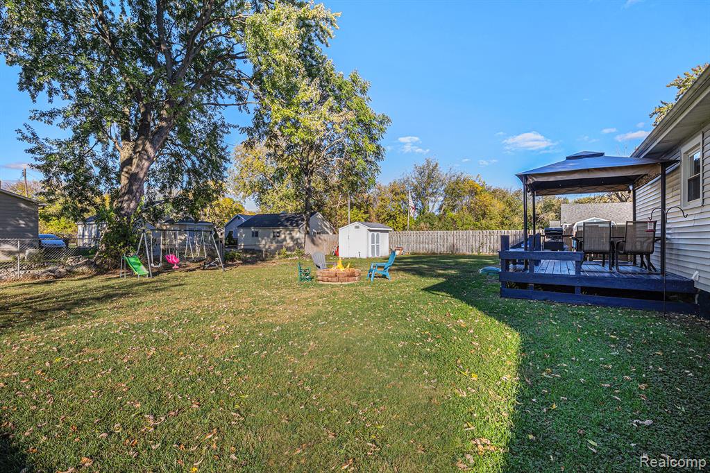 6041 Roberta Street, Burton, MI 48509 — Photo 21