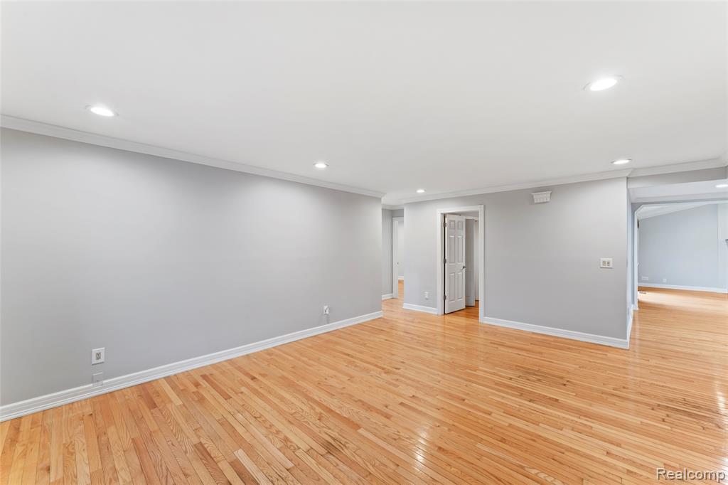 4822 Peachtree Drive, Sterling Heights, MI 48310 — Photo 13