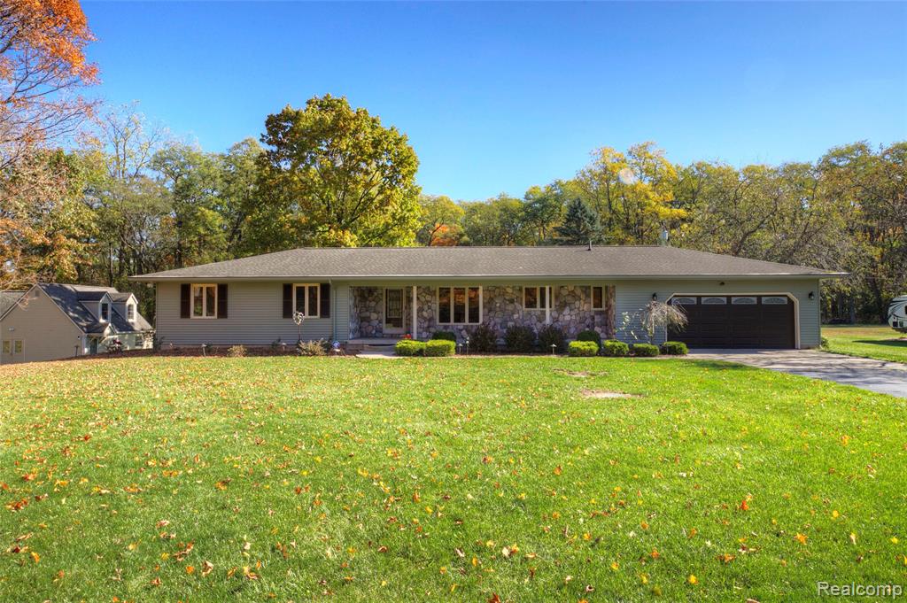 7603 Hamburg Road, Brighton, MI 48116 — front exterior