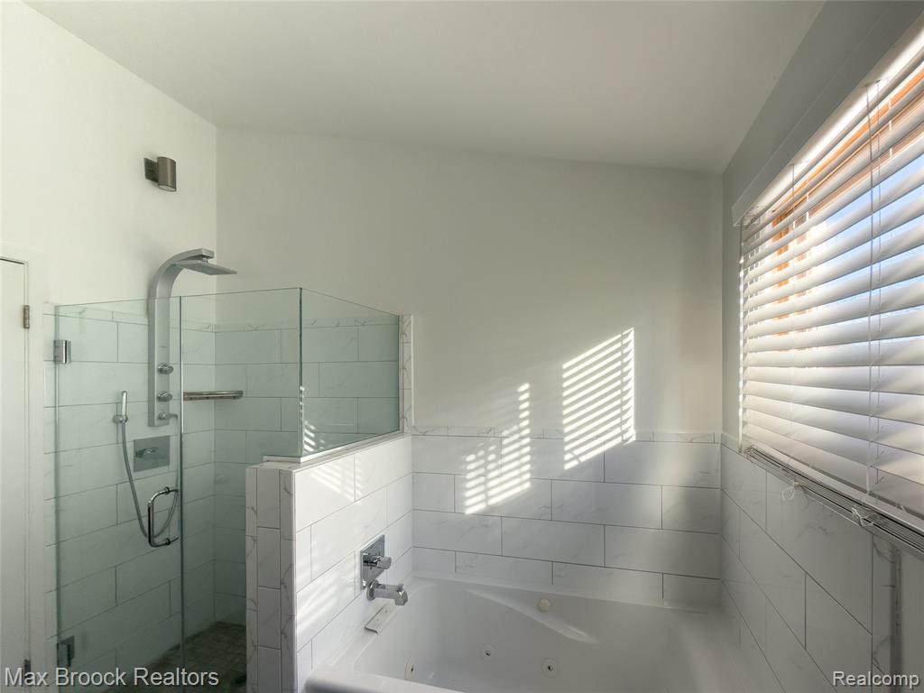 4013 Foxpointe Drive, West Bloomfield, MI 48323 — Photo 15