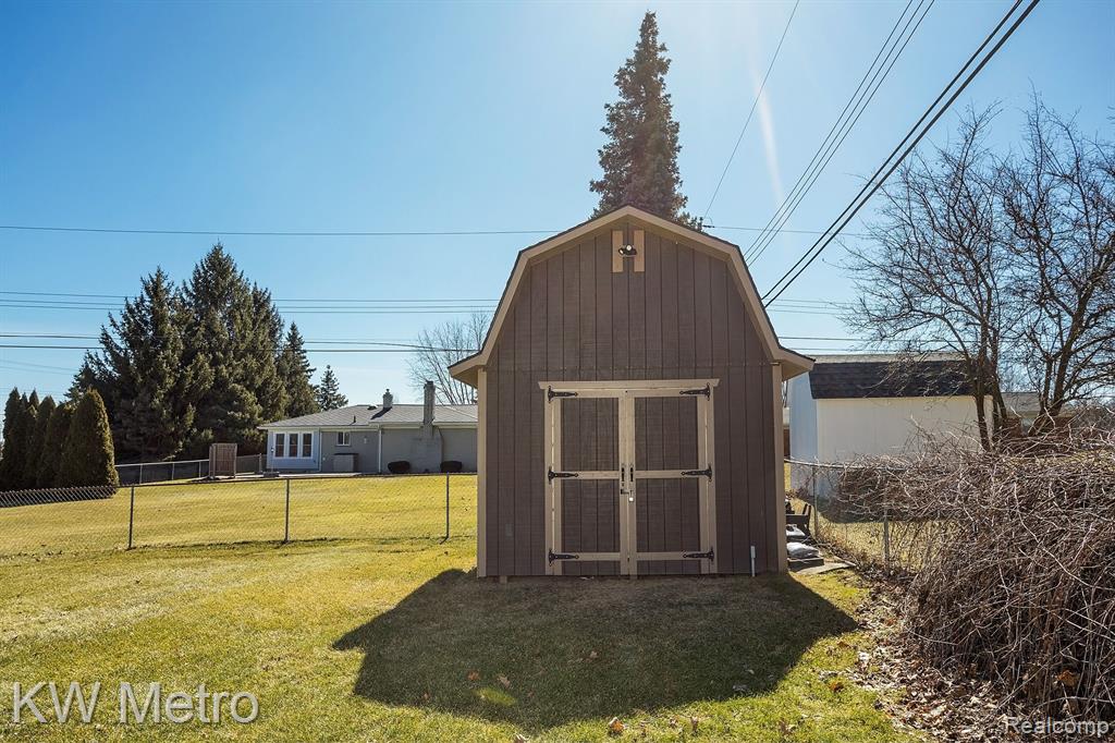 55 BOYKEN Road, Rochester Hills, MI 48307 — Photo 39