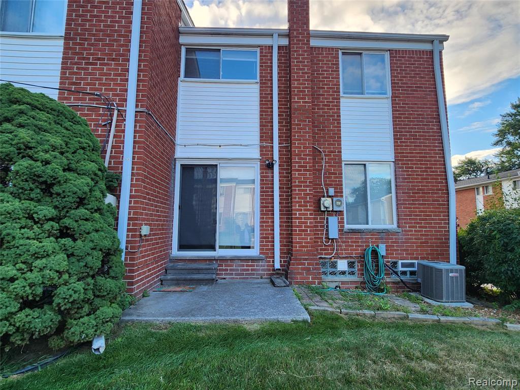 8665 Sterling, Center Line, MI 48015 — Photo 2