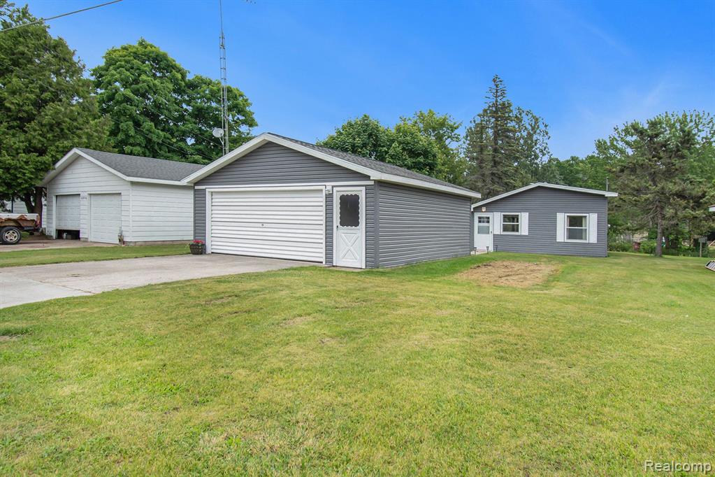 6954 LAKEVIEW Drive, Hubbard Lake, MI 49747 — Photo 2