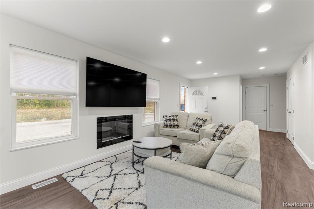 28202 Fortson Lane, Inkster, MI 48141 — Photo 6