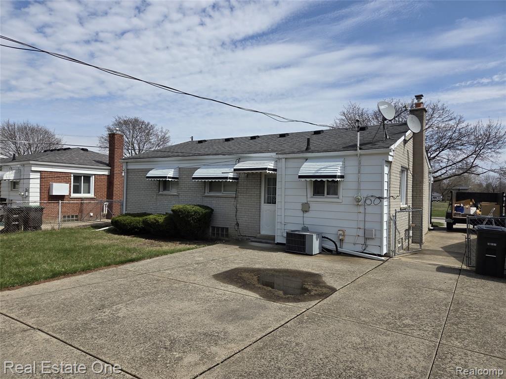 7946 McKinley Street, Taylor, MI 48180 — Photo 3