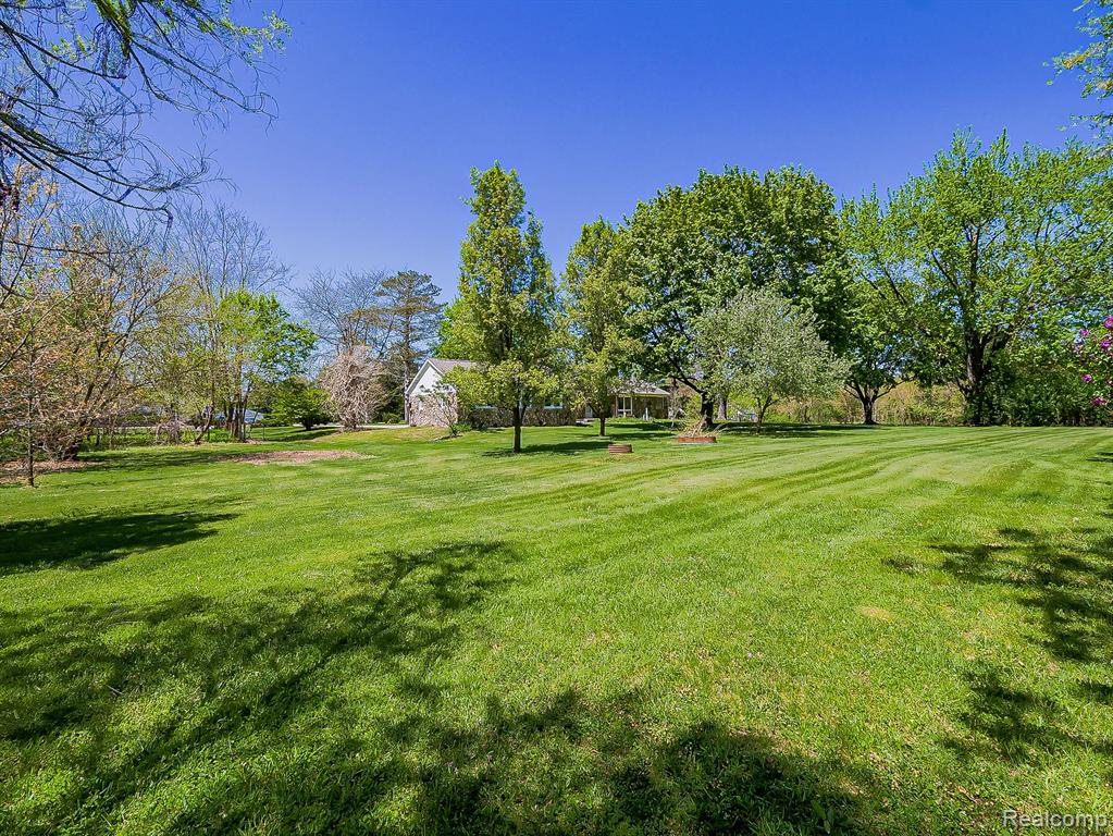 9745 MARSHALL Road, South Lyon, MI 48178 — Photo 24