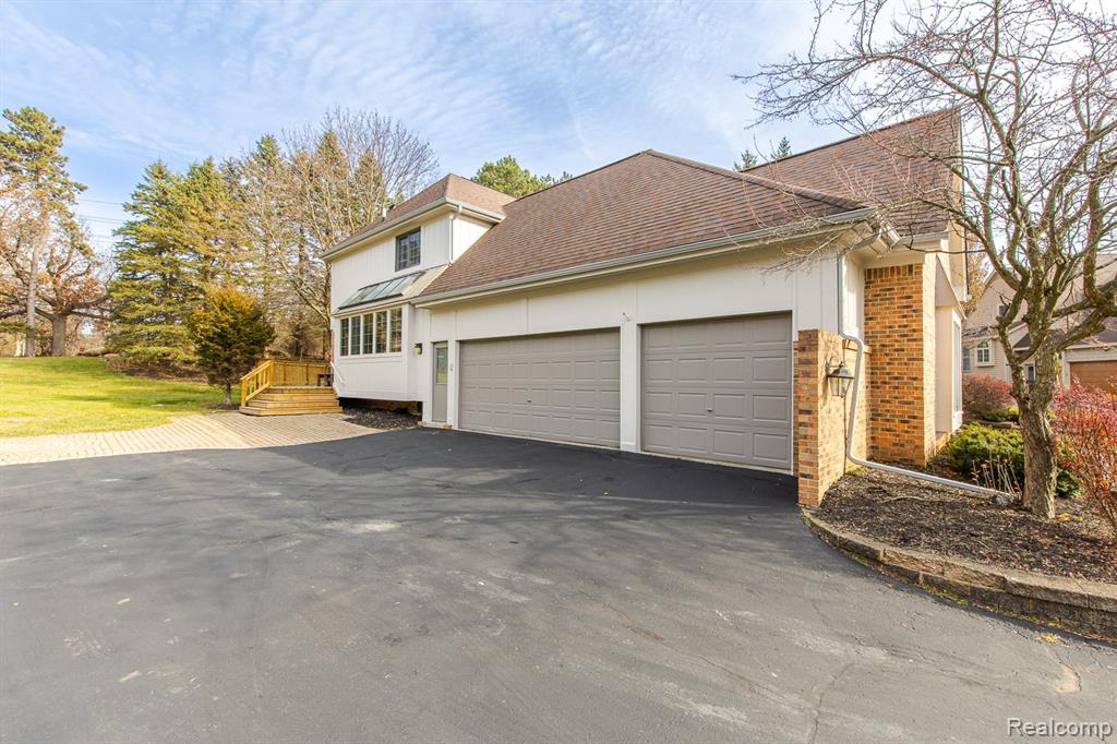 6351 Cherry Tree Court, Rochester Hills, MI 48306 — Photo 61