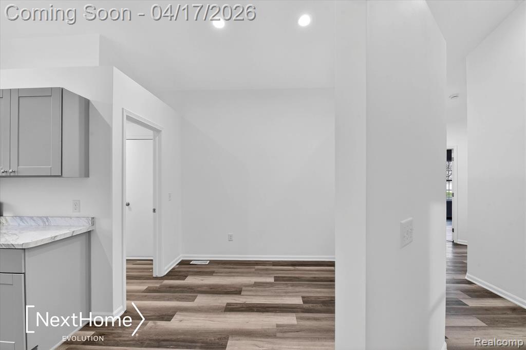 321 Oxford Court, Belleville, MI 48111 — Photo 16