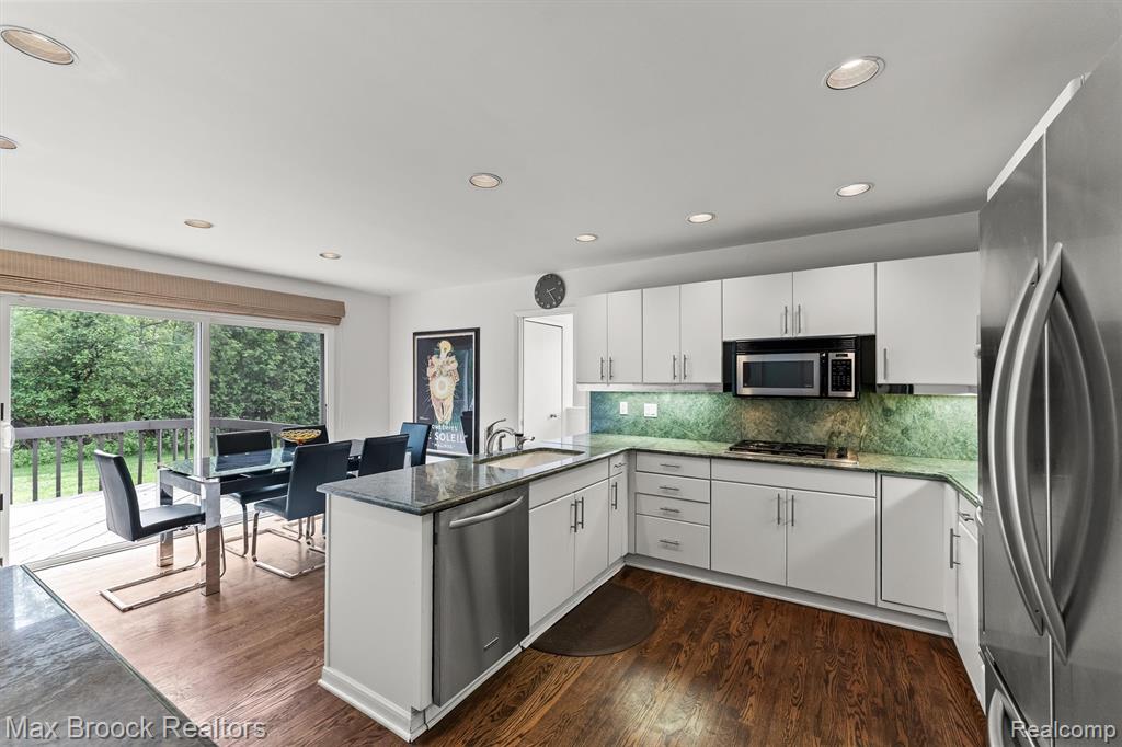 5725 Ridgewood Road, West Bloomfield, MI — Photo 10