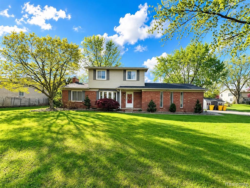 9739 Waterway Drive N, Grosse Ile, MI 48138
