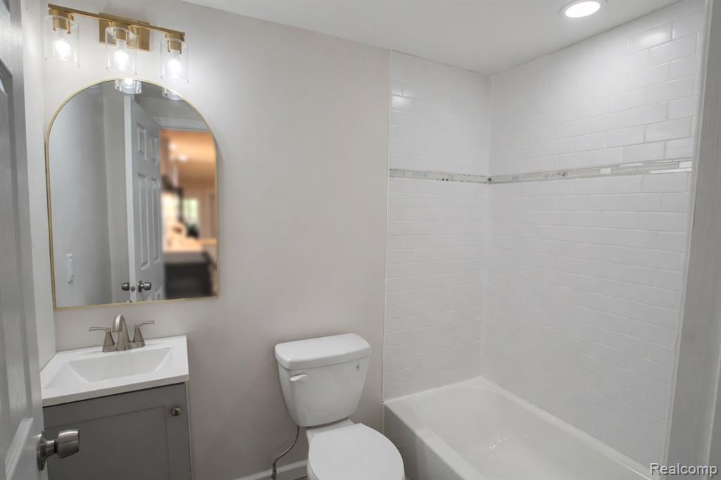 3280 E Atherton Road, Burton, MI 48529 — Photo 16