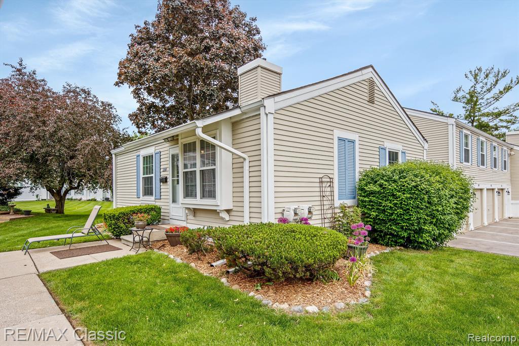 41722 ONAWAY Drive, Northville, MI 48167 — Photo 3