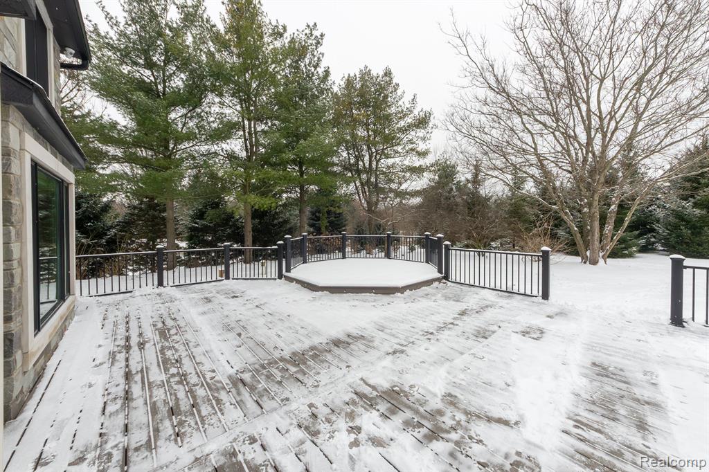 8484 SADDLEWOOD Drive, Brighton, MI 48116 — Photo 35
