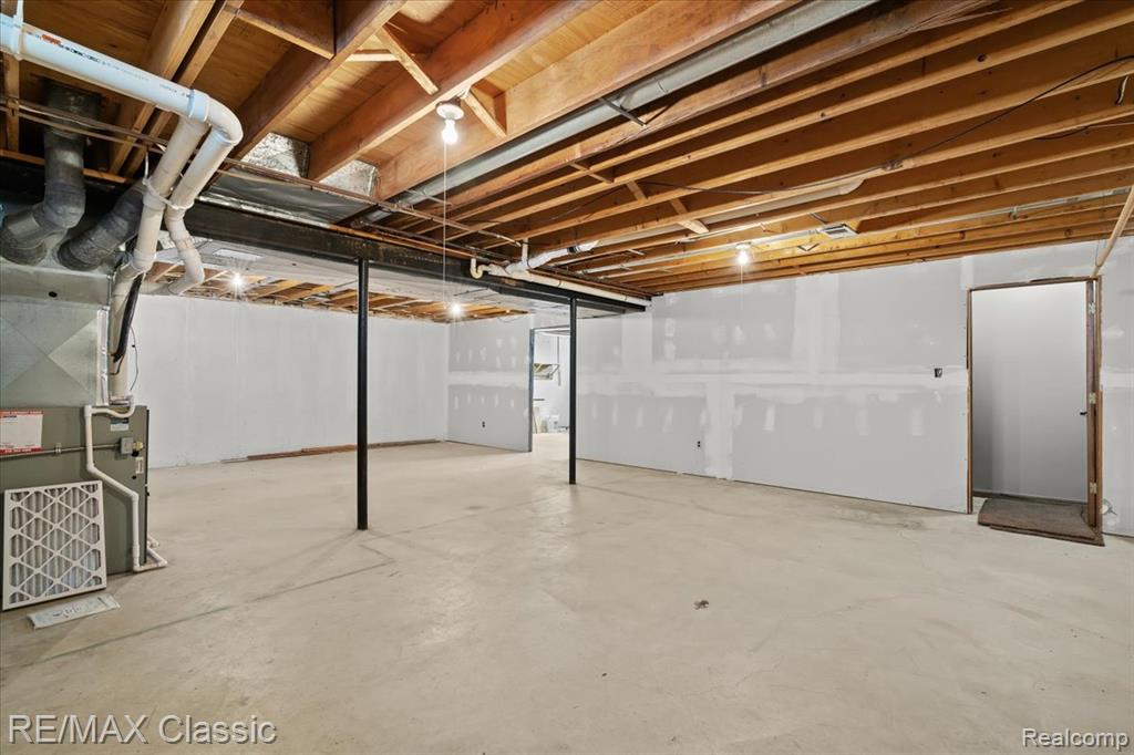 4432 Ravinewood Drive, Commerce Twp, MI 48382 — Photo 33