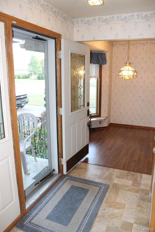 5599 Hickory Circle, Flushing, MI 48433 — Photo 5
