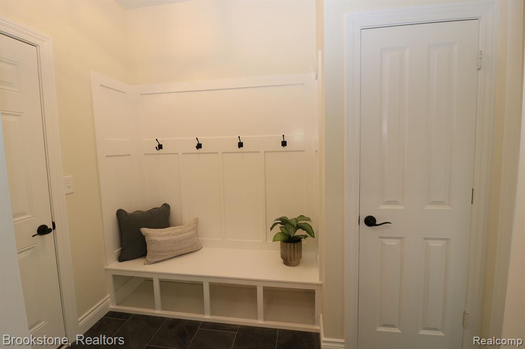 395 GENEVA Court, Howell, MI 48855 — Photo 21