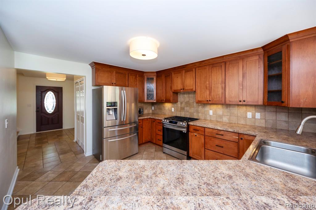8469 CONCORD Road, Grosse Ile, MI 48138 — Photo 5