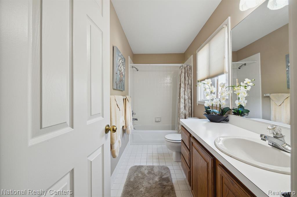 47704 BLUE HERON Drive S, Northville, MI 48168 — Photo 41