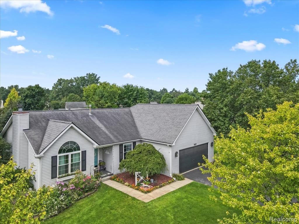 9327 Huron Park Drive, Brighton, MI 48116 — Photo 48
