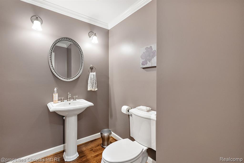 301 JAMES Circle, Royal Oak, MI 48067 — Photo 19
