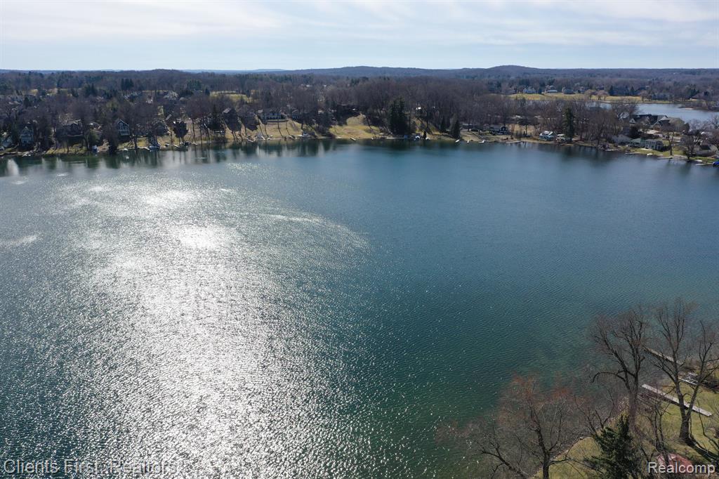 4120 Clifford Road, Brighton, MI 48116 — Photo 2