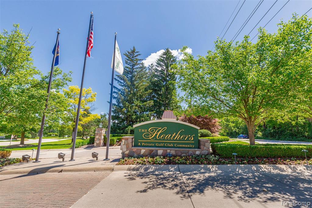 881 Tartan Trail, Bloomfield Hills, MI 48304 — Photo 34