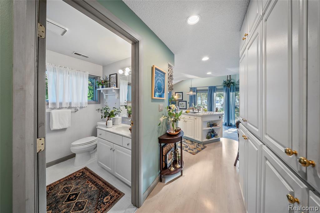 30500 Bayview Drive, Gibraltar, MI — Photo 11
