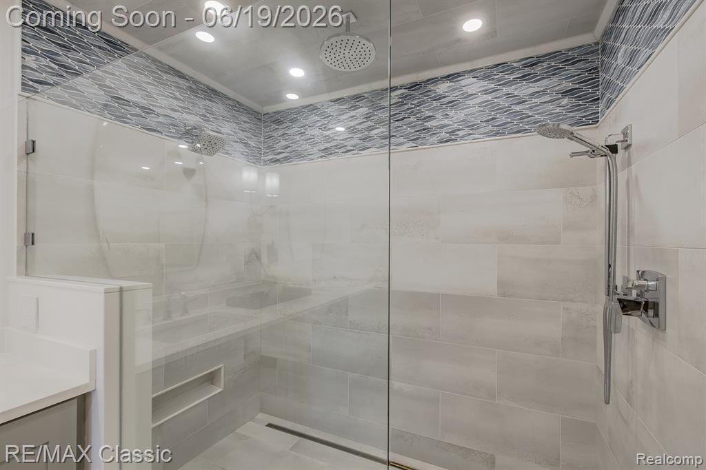 980 Sunset Drive, Waterford, MI 48328 — Photo 32
