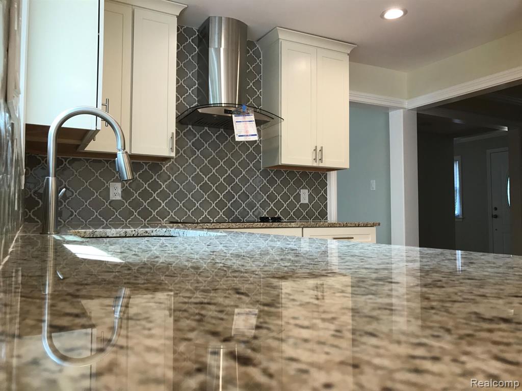 5007 Forest Way, Bloomfield, MI 48302 — Photo 4