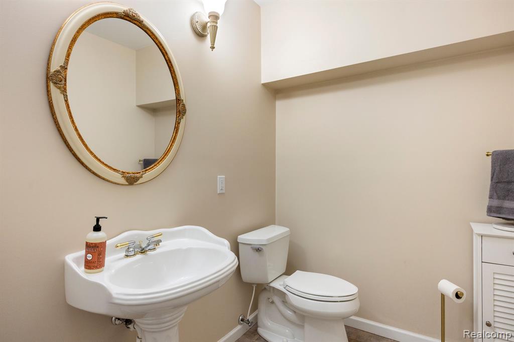 6307 WILDWOOD Lane, West Bloomfield, MI 48324 — Photo 45
