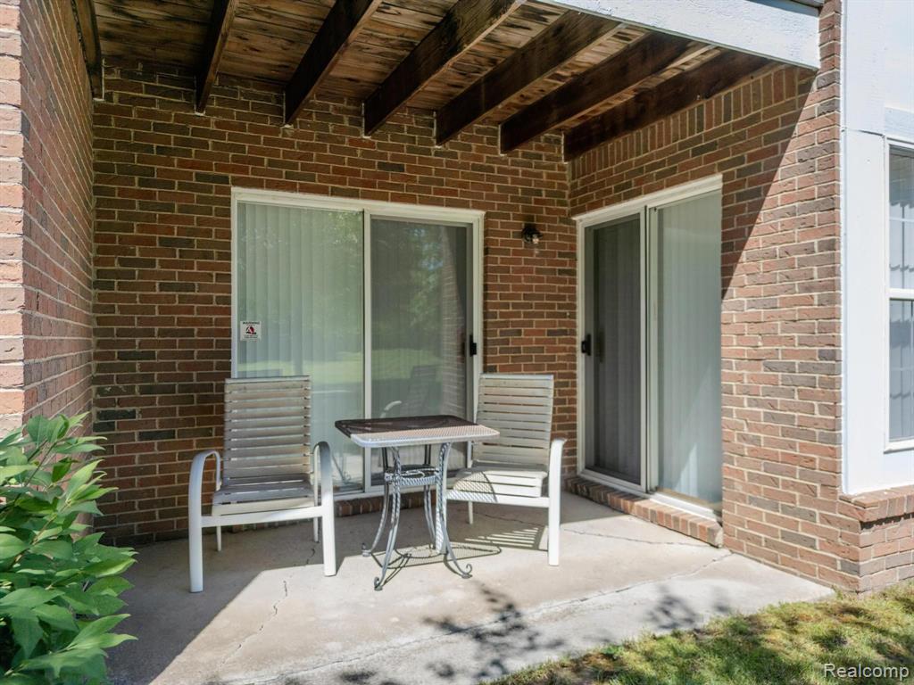 46254 CAVALIER Drive, Macomb, MI 48044 — Photo 41