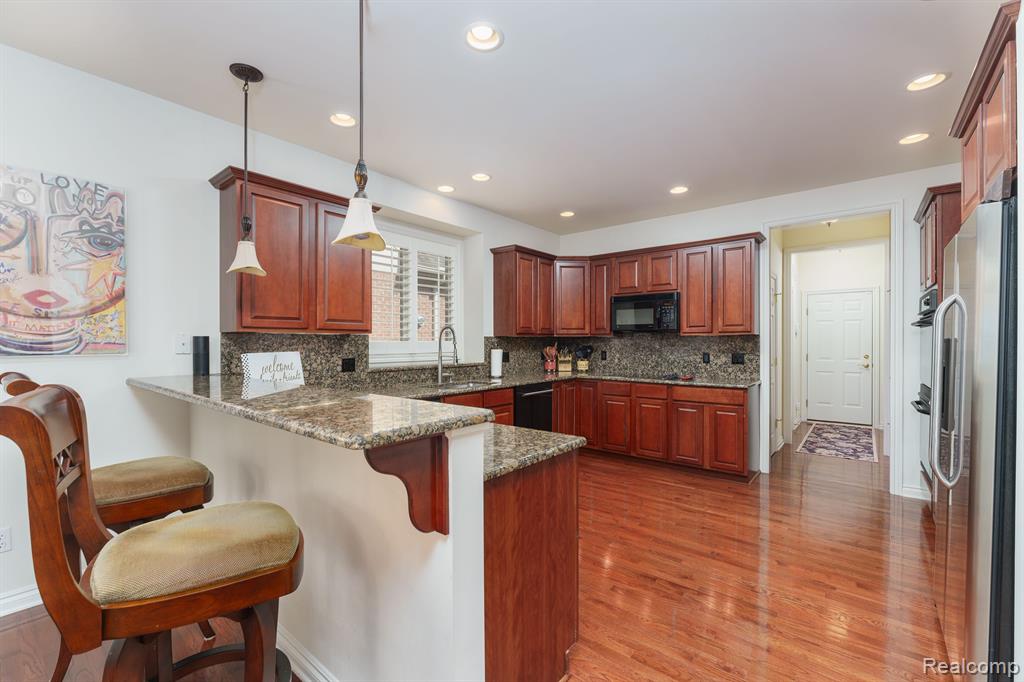 10769 CLIFFVIEW Drive, South Lyon, MI 48178 — Photo 17