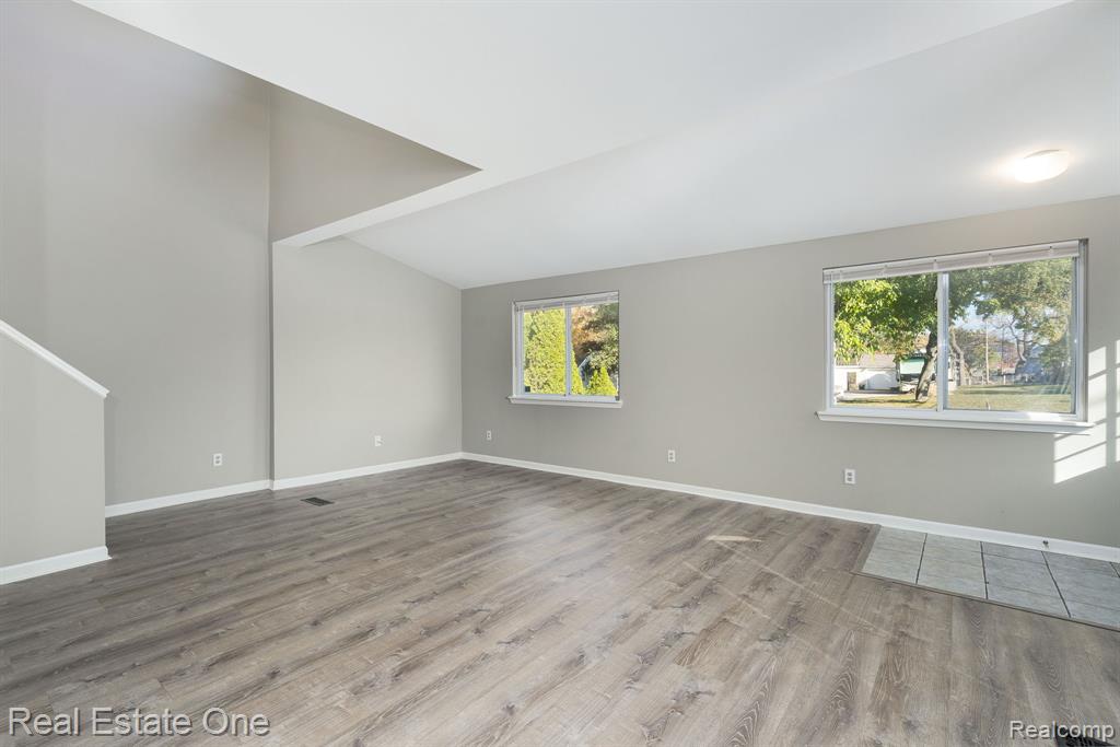 4281 Marcus Road, Waterford, MI 48329 — Photo 11