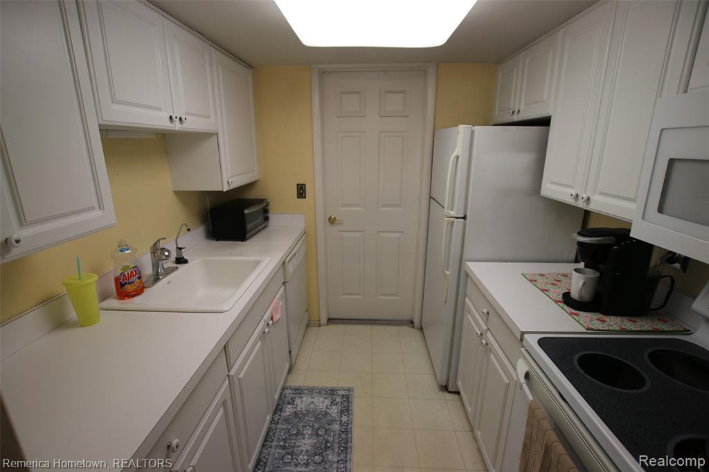 110 Princeton Drive, South Lyon, MI 48178 — Photo 6