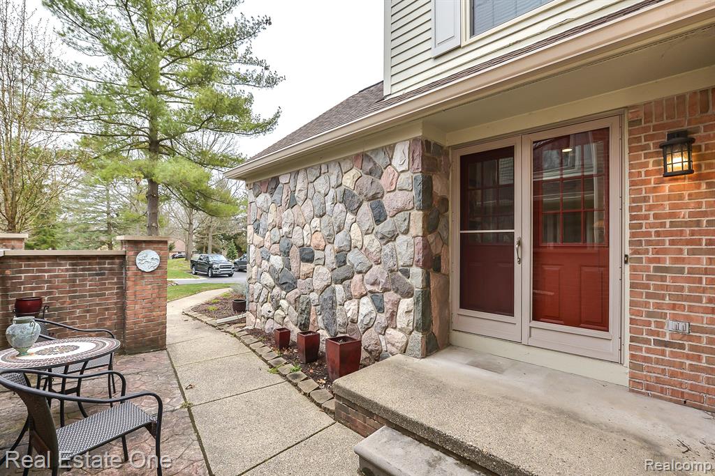 4490 GOLF VIEW Drive, Brighton, MI 48116 — Photo 9