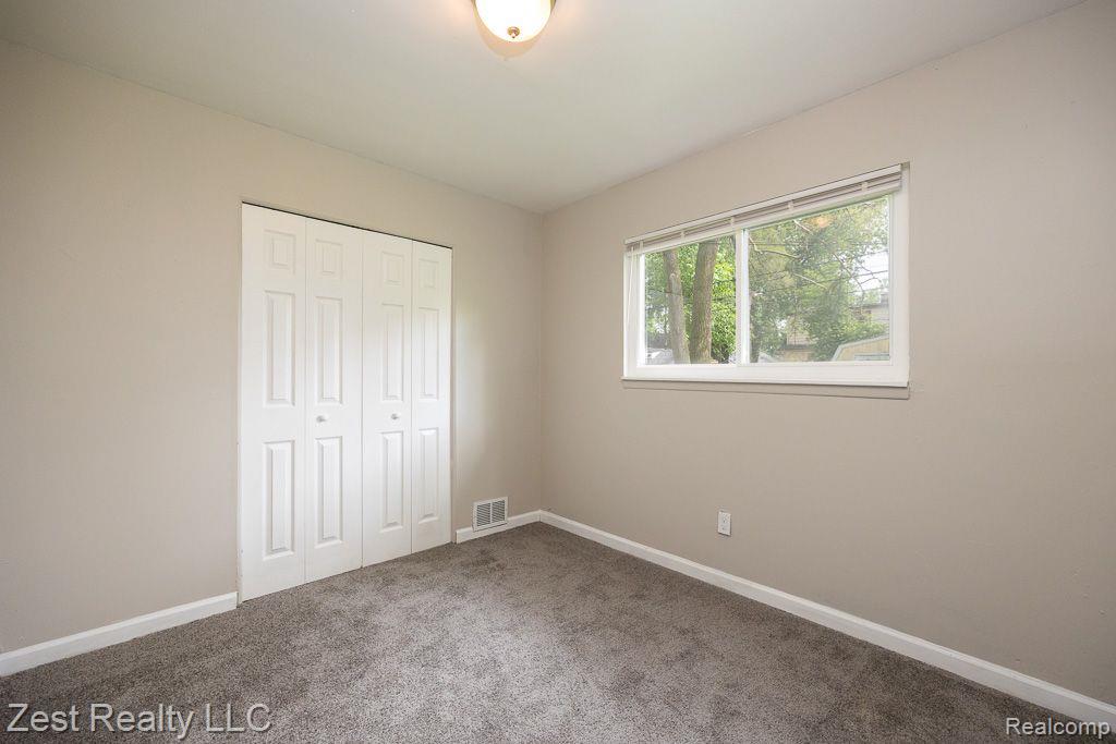 441 W HAYES Avenue, Hazel Park, MI 48030 — Photo 6