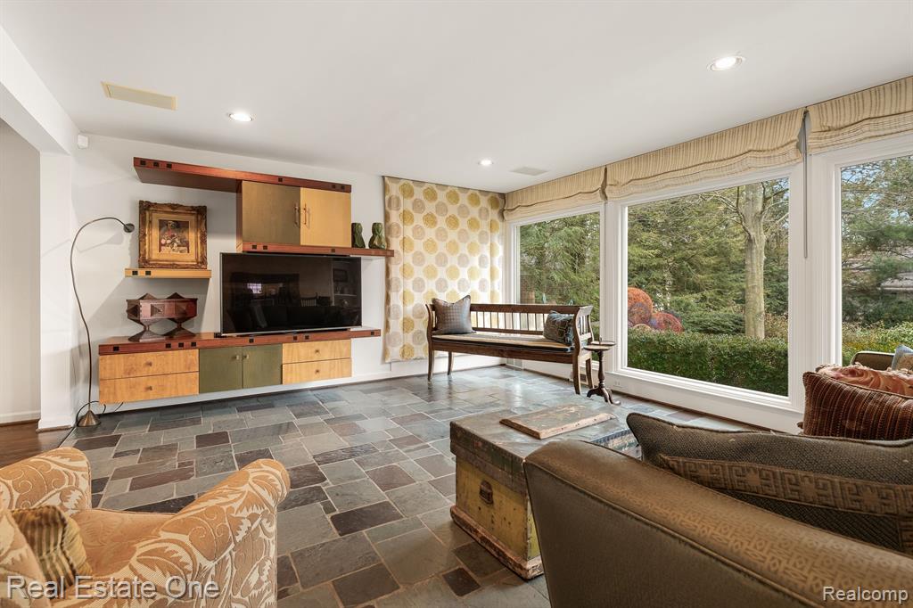 8519 HENDRIE Boulevard, Huntington Woods, MI — Photo 18