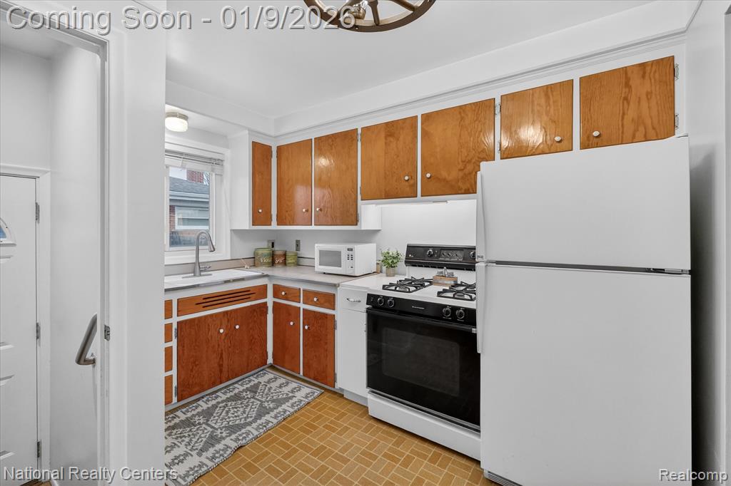 17609 Quarry Street, Riverview, MI 48193 — Photo 13