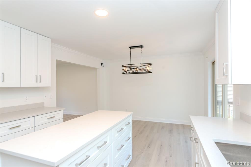 526 COVE VIEW Drive, Waterford, MI 48327 — Photo 16