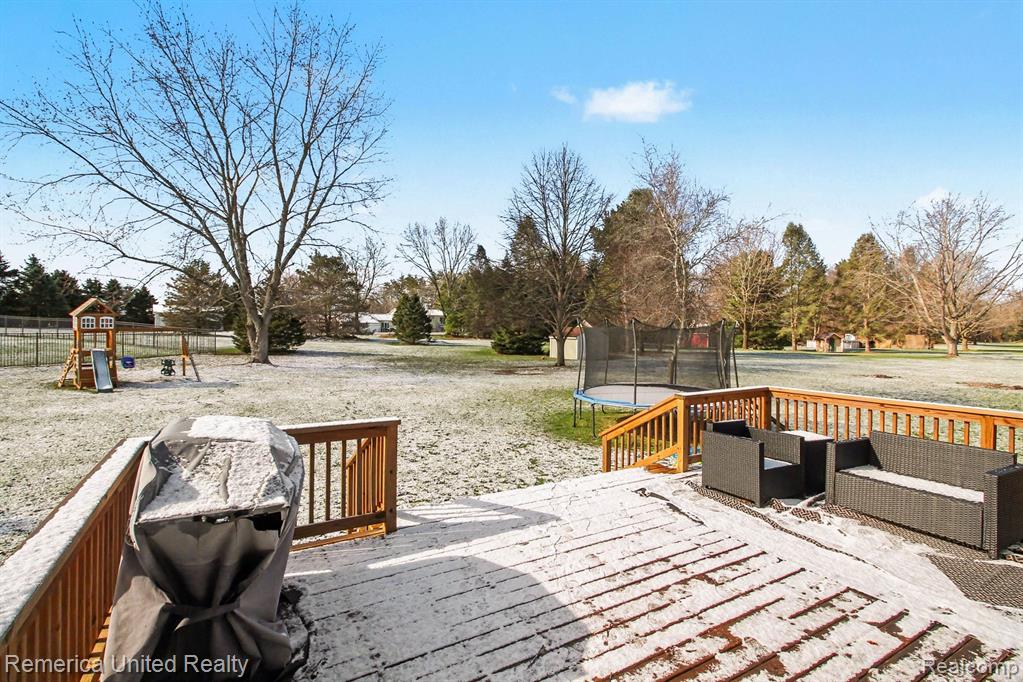 9156 Apple Orchard Drive, Fenton, MI 48430 — Photo 26