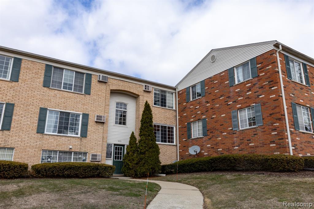 495 Miller Avenue, Apt. 104, Rochester, MI 48307 — front exterior