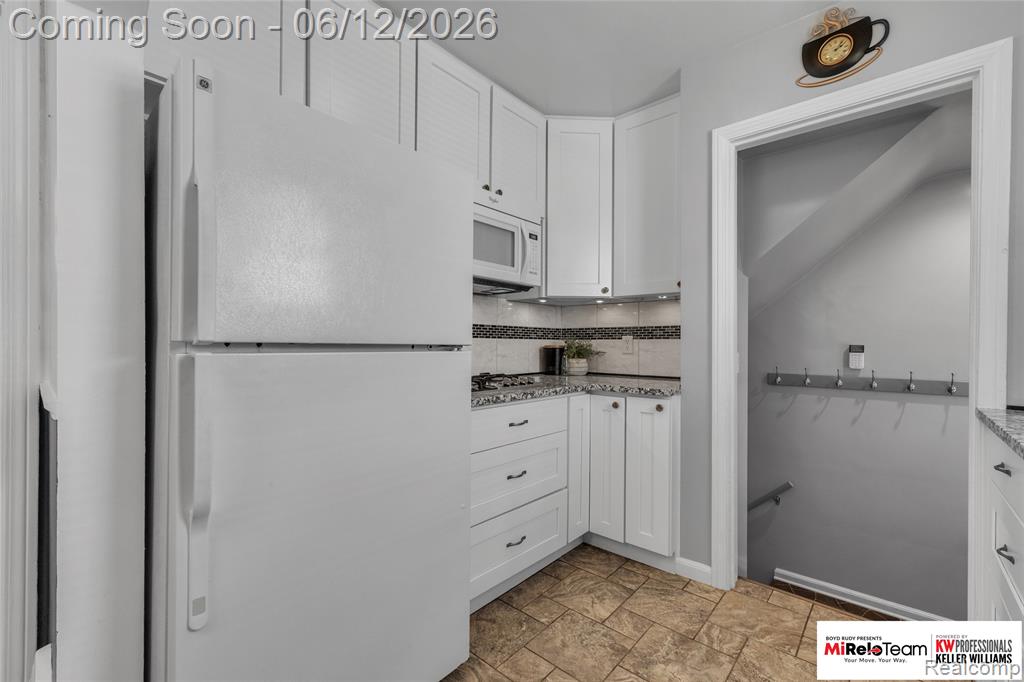 19525 Dalby, Redford, MI 48240 — Photo 9