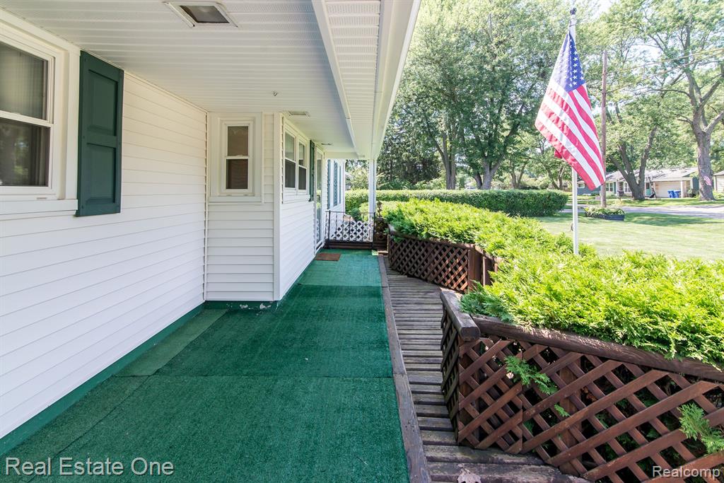 4049 MEIGS Avenue, Waterford, MI 48329 — Photo 2