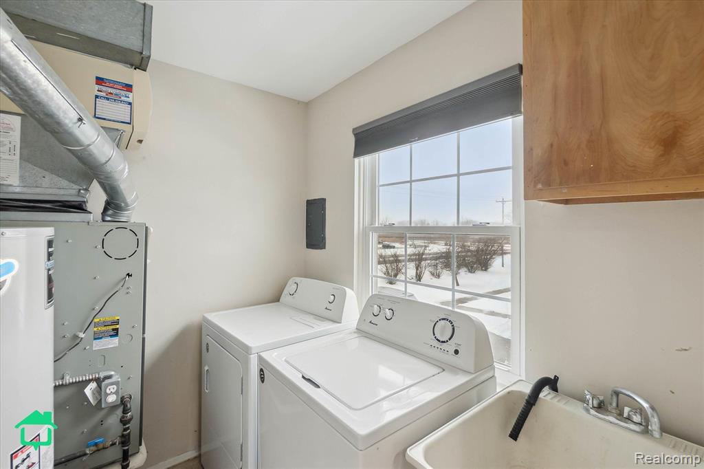 256 LAKE VILLAGE Drive, Walled Lake, MI 48390 — Photo 17